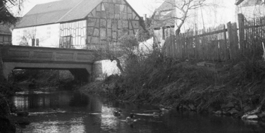 Romantischer Flussverlauf bei der Schmidtbrücke in Großen-Buseck